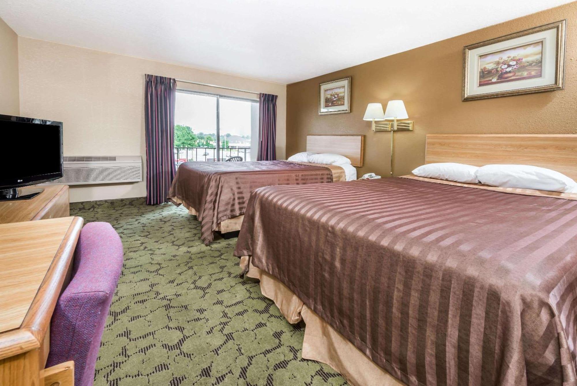 Travelodge By Wyndham Блумингтон Экстерьер фото